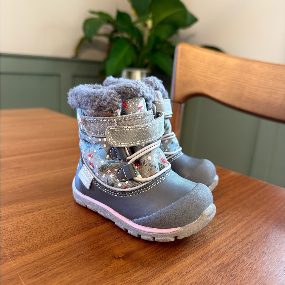 See Kai Run woodland creatures snow boots size 5